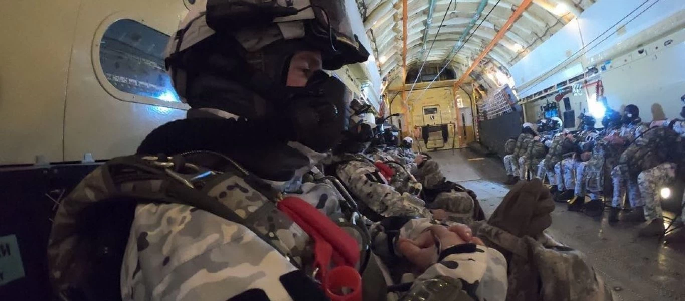 Εντυπωσιακό βίντεο: Άνδρες της FSB πραγματοποιούν ελεύθερη πτώση από τα 10 χλμ.!